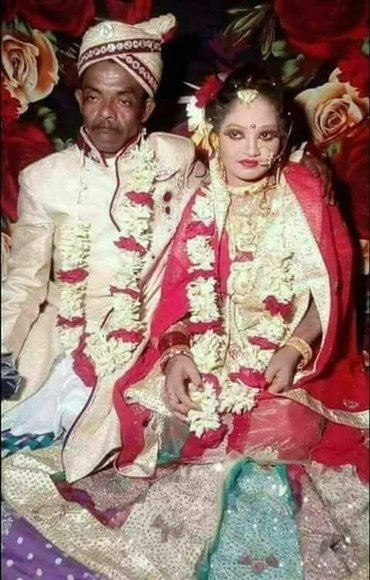 370px x 580px - Old budda superstar of bollywood marries this young Hindu girl ...